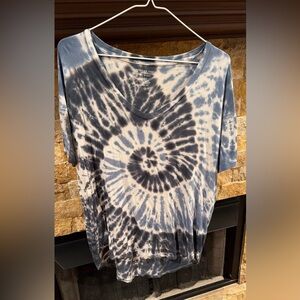 American Eagle Outfitters Blue and White Tie-Dye Top